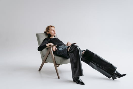 The Unexpected Comfort of Wearing Oversized Clothing Stylishly